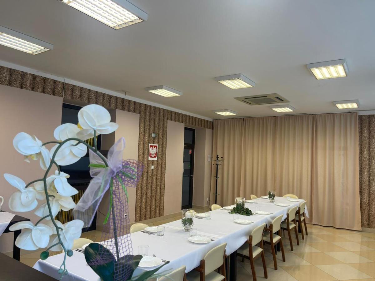 הוסטל פרודניק Szkolne Schronisko Mlodziezowe Dabrowka מראה חיצוני תמונה